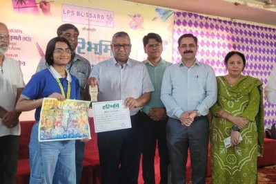 Hari Bhoomi and LPS Bossard organized a poster competition on “Save Water” with 500 students from 40 schools participating.